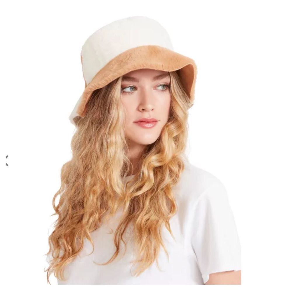 Steve Madden Women’s Faux Plush Suede White & Tan Hue Retro Bucket Hat NEW
